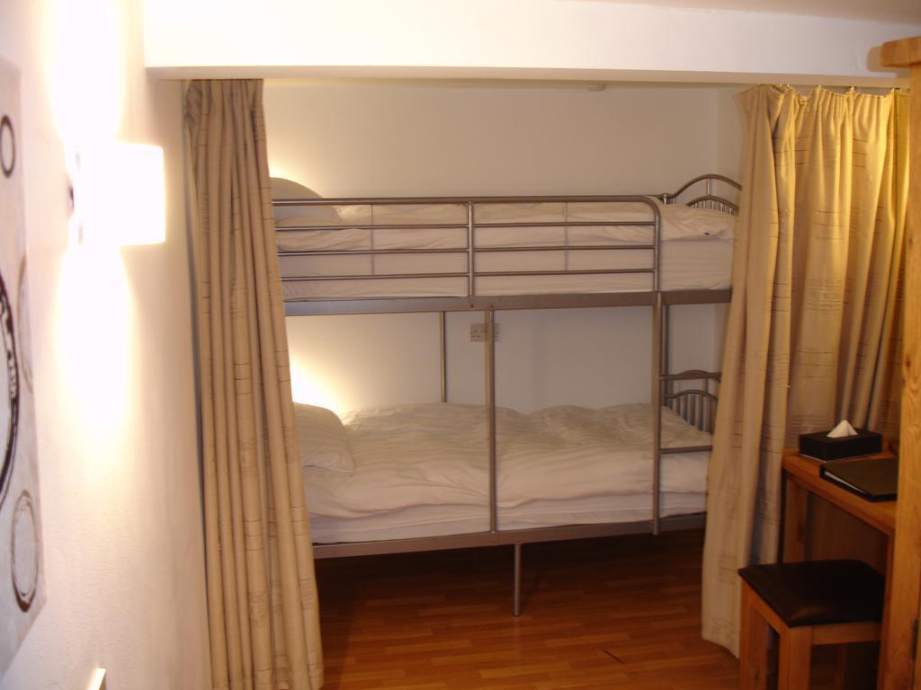 Burcott Mill Guesthouse Wells Szoba fotó